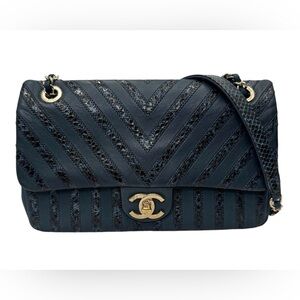 ✨🛍️ Chanel Navy Leather and Snakeskin Chevron Medium Single Flap Bag